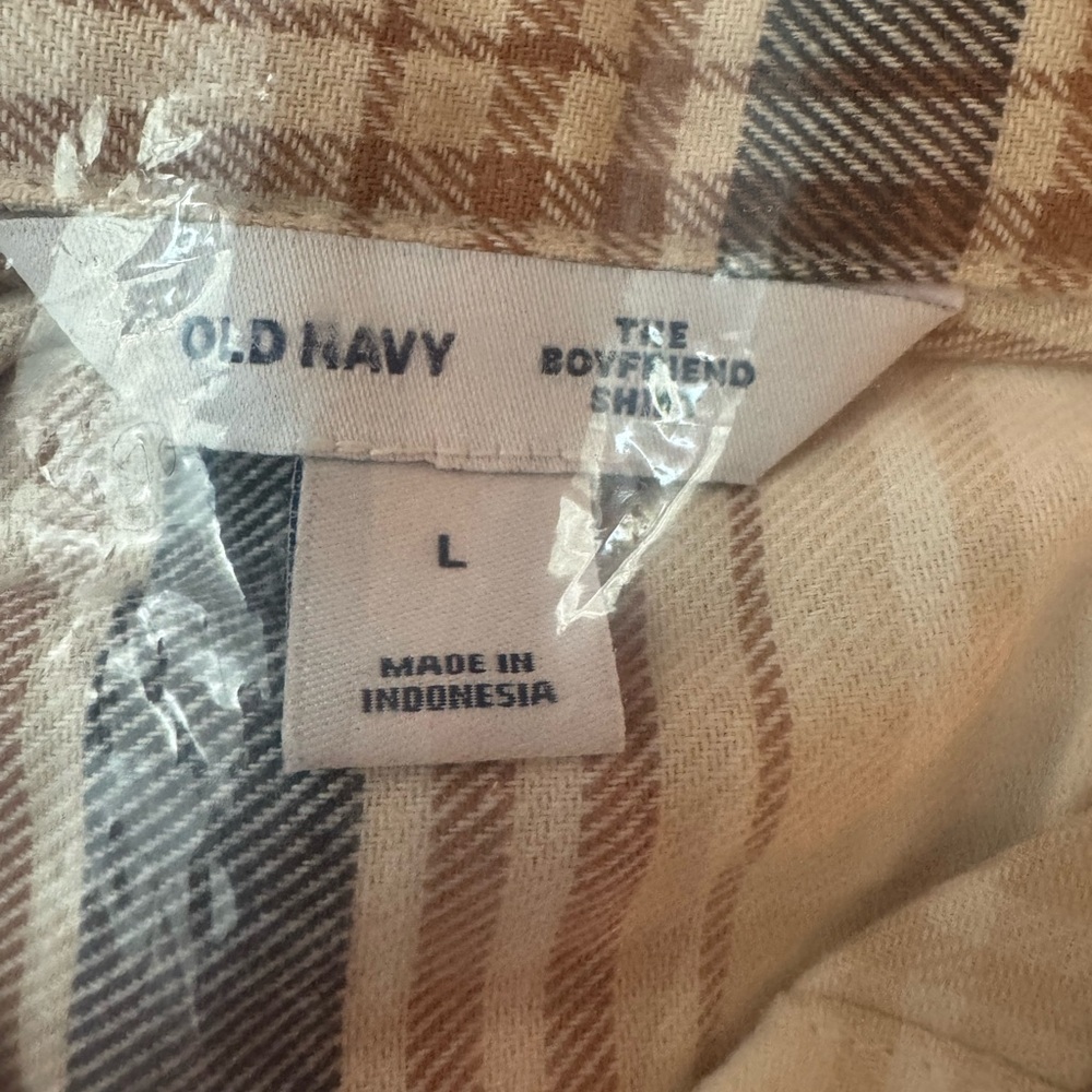 Old Navy The Boyfriend Shirt,  Plaid Button-Down Shirt - Cream and Brown‎ - Picture 3 of 5